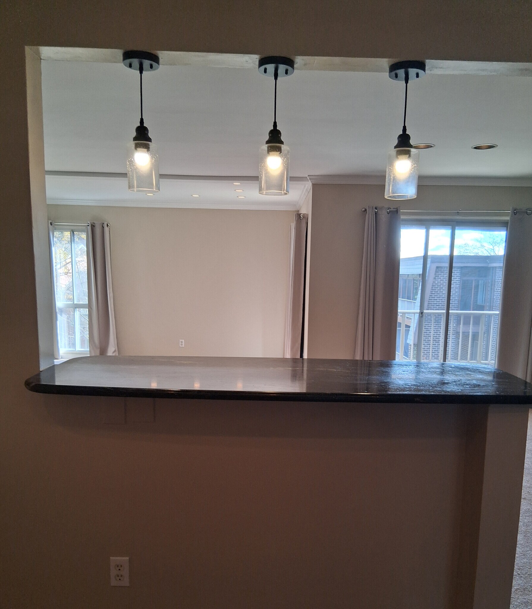 BREAKFAST BAR - 5 Stonehenge Cir