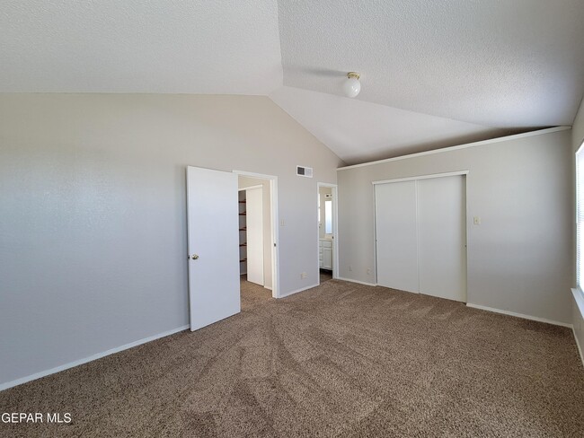 Building Photo - 3200 Mountain Ridge Dr