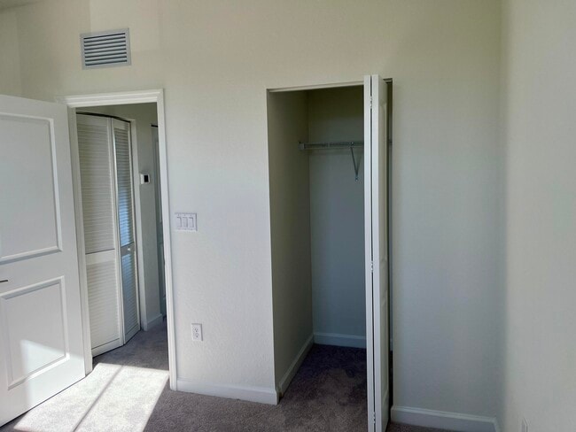 Building Photo - 2776 SE 26th Ave