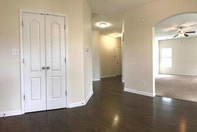 Building Photo - Regal Home on Regatta Way!