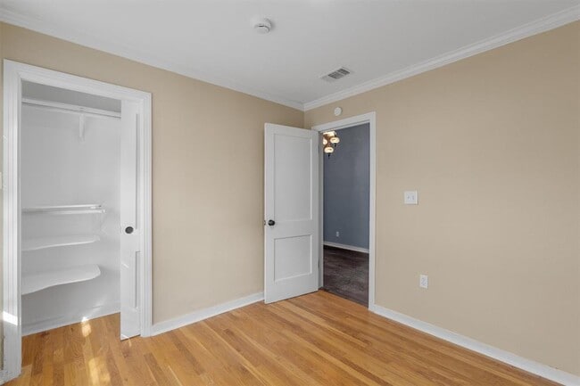 Building Photo - 400 E Monroe St