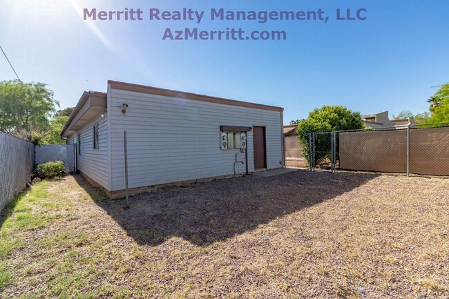 Building Photo - 1642-1654 N Catalina Ave