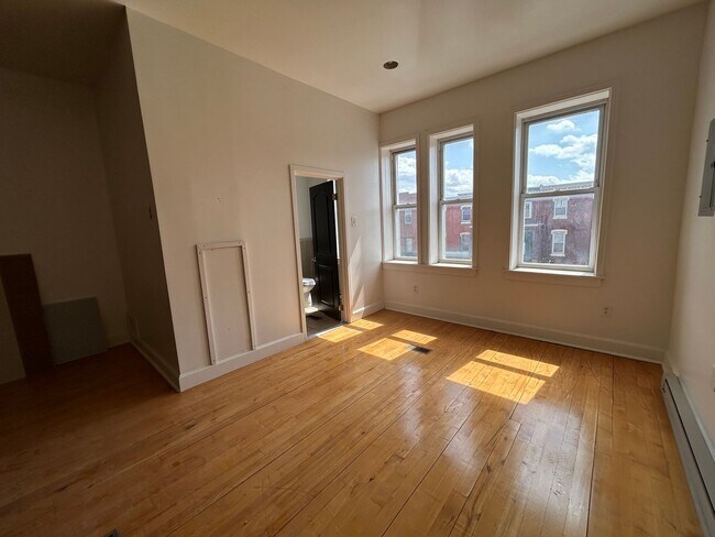 Building Photo - 2823 W Girard Ave