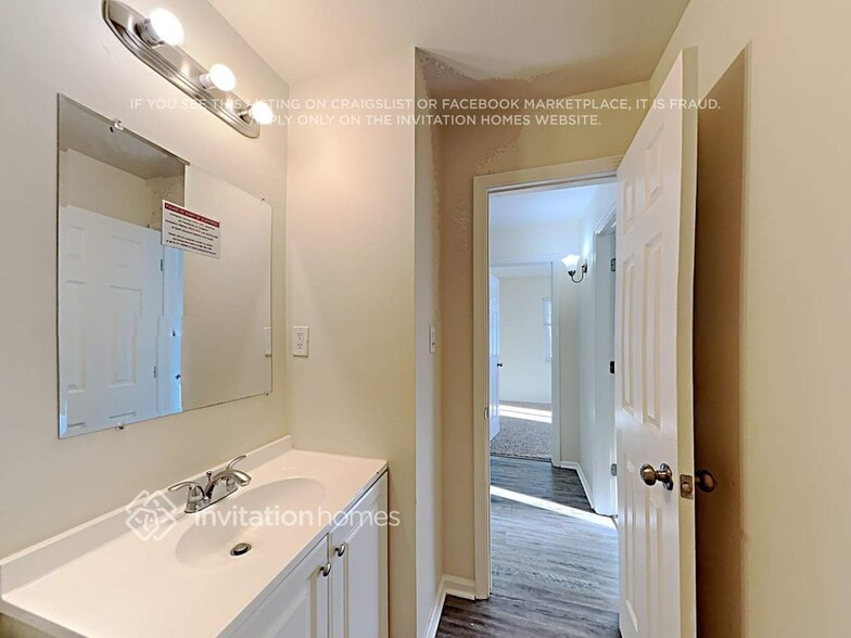 Building Photo - 108 S Spruce Ln