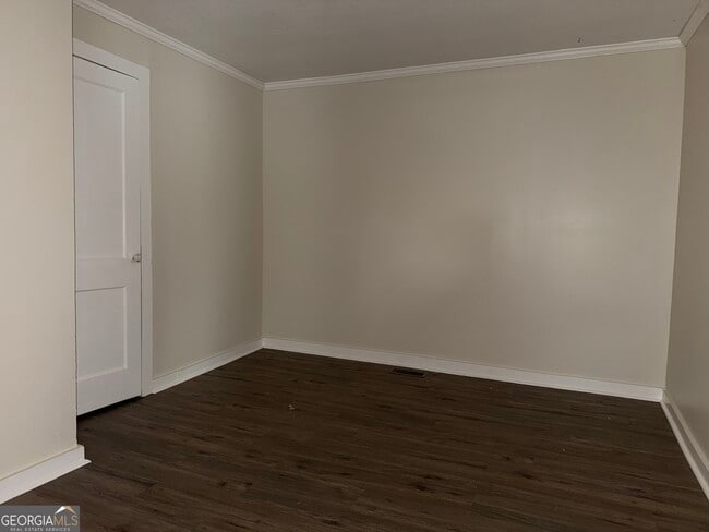 Building Photo - 1011 Walnut Ave SE