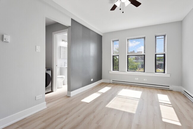 Building Photo - 1634 W Howard St