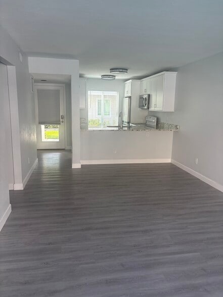 living room - 2185 San Marco Rd