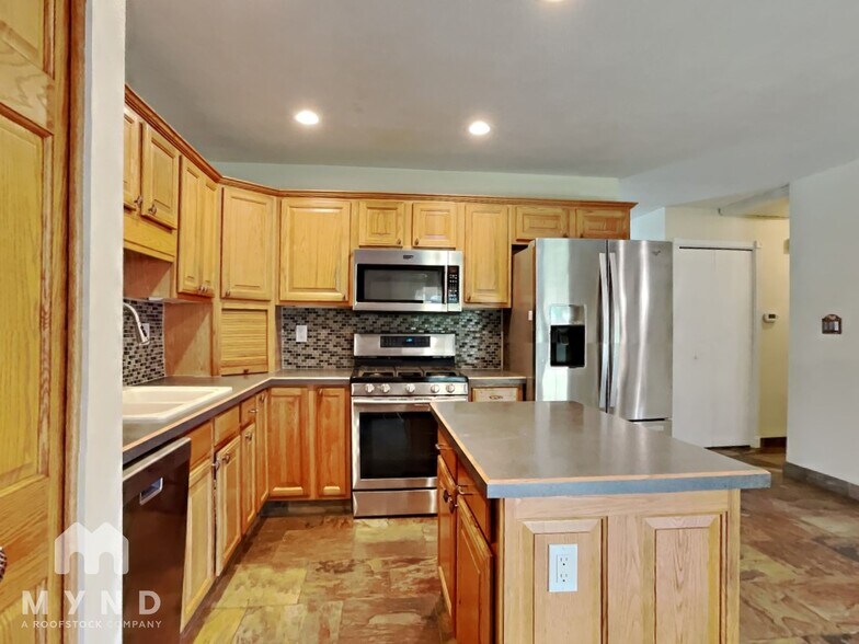 Building Photo - 5181 Beech St