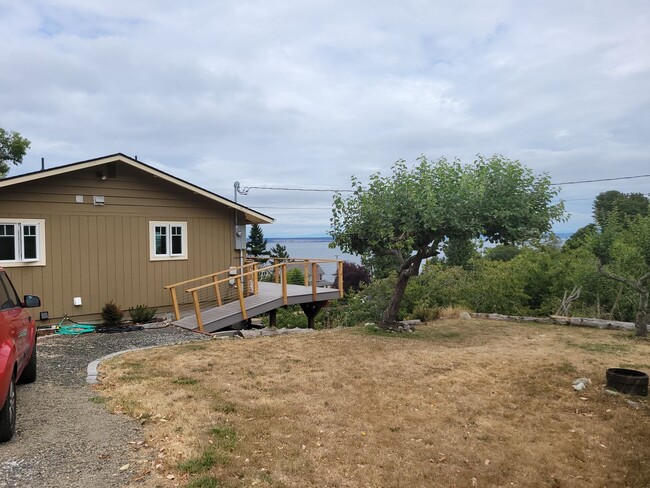 Building Photo - Fantastic view home close to Fort Worden