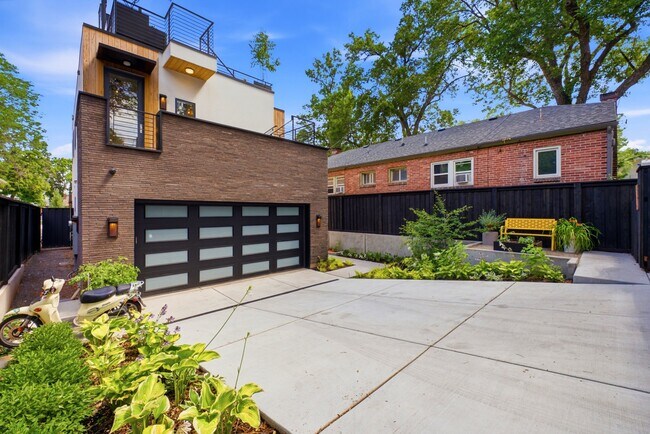 Building Photo - 780 E 900 S