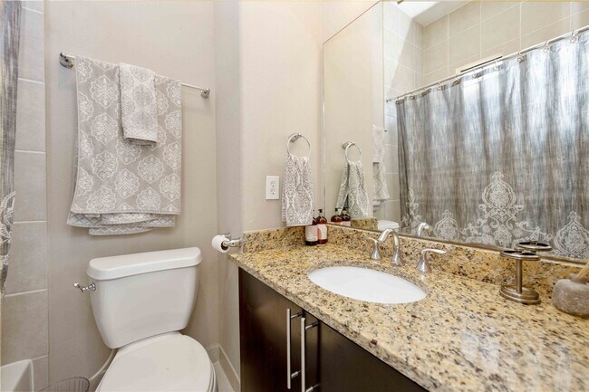 Building Photo - 2110 Shearn St