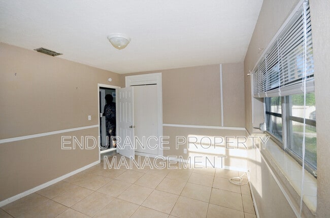 Building Photo - 1143 W 23rd St