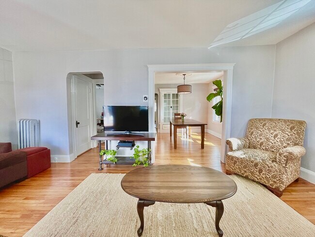 Building Photo - 15 Woods Ave