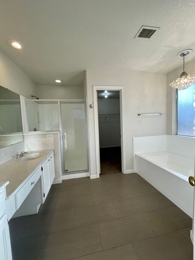 Building Photo - COMING SOON! ADORABLE 3 BEDROOMS/ 2BATHS SINGLE LEVEL HOME!!