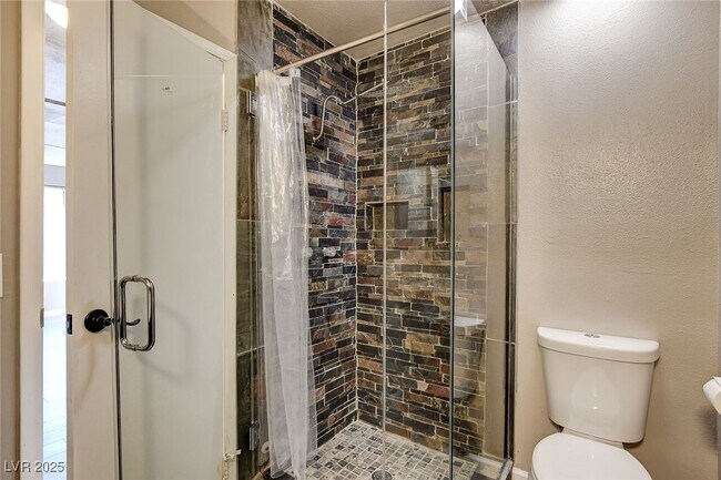 Building Photo - 1544 Hialeah Dr