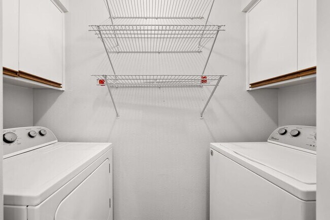 Building Photo - 6504 N Lagoon Dr