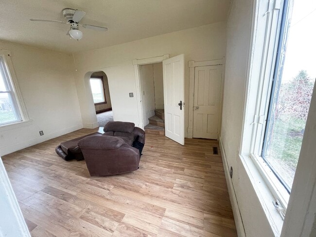 Building Photo - Exit 350 Acreage between Sioux Falls and Mitchell- 4 bedroom house