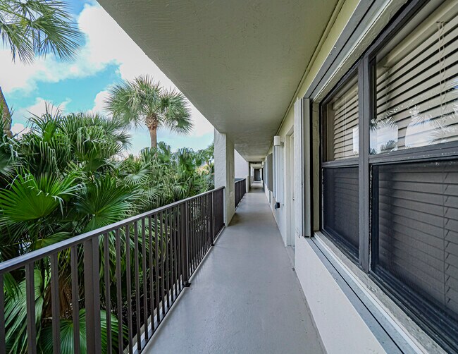 Building Photo - 4200 N Hwy A1A