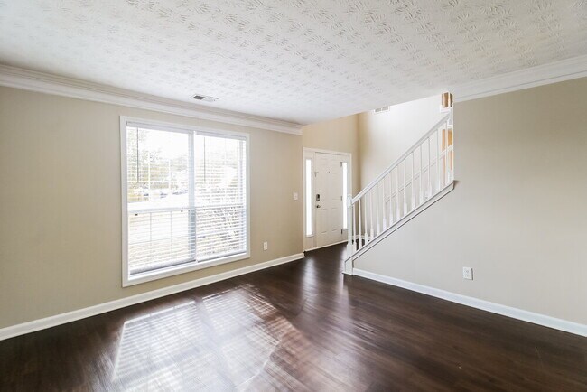 Building Photo - 1122 Cameron Rd