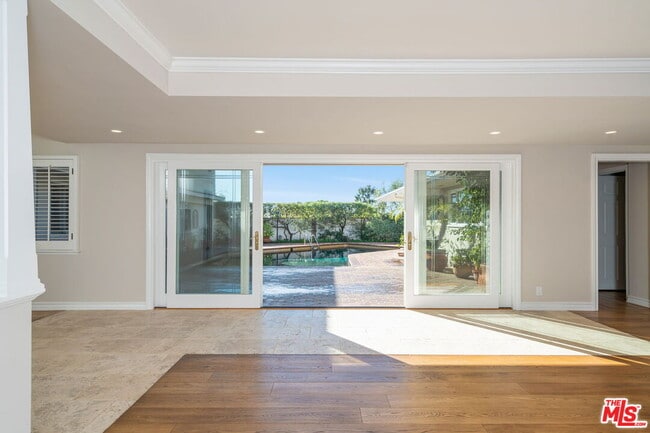 Building Photo - 14972 Camarosa Dr