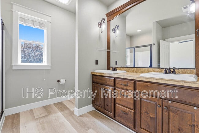Building Photo - 4806 Tamarisk Dr