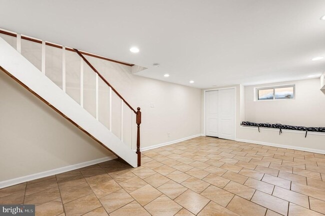 Building Photo - 2533 S Rosewood St