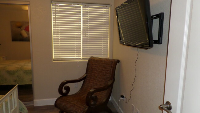 Building Photo - VACATION RENTAL - Condo on the River