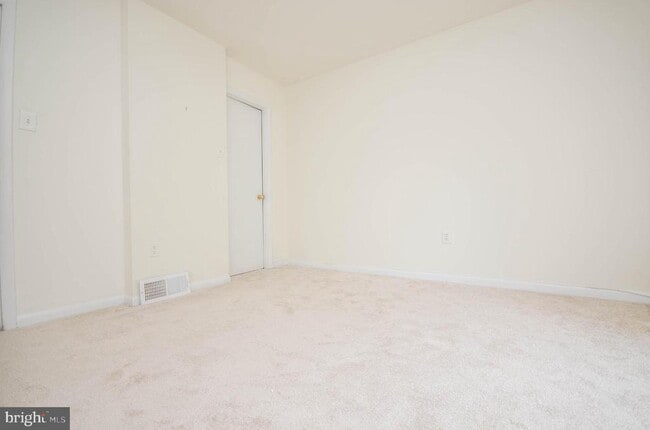 Building Photo - 122 Roberts Ln