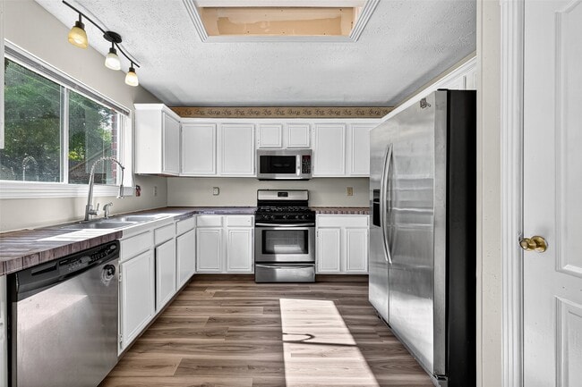 Building Photo - 2918 Colonel Ct Dr