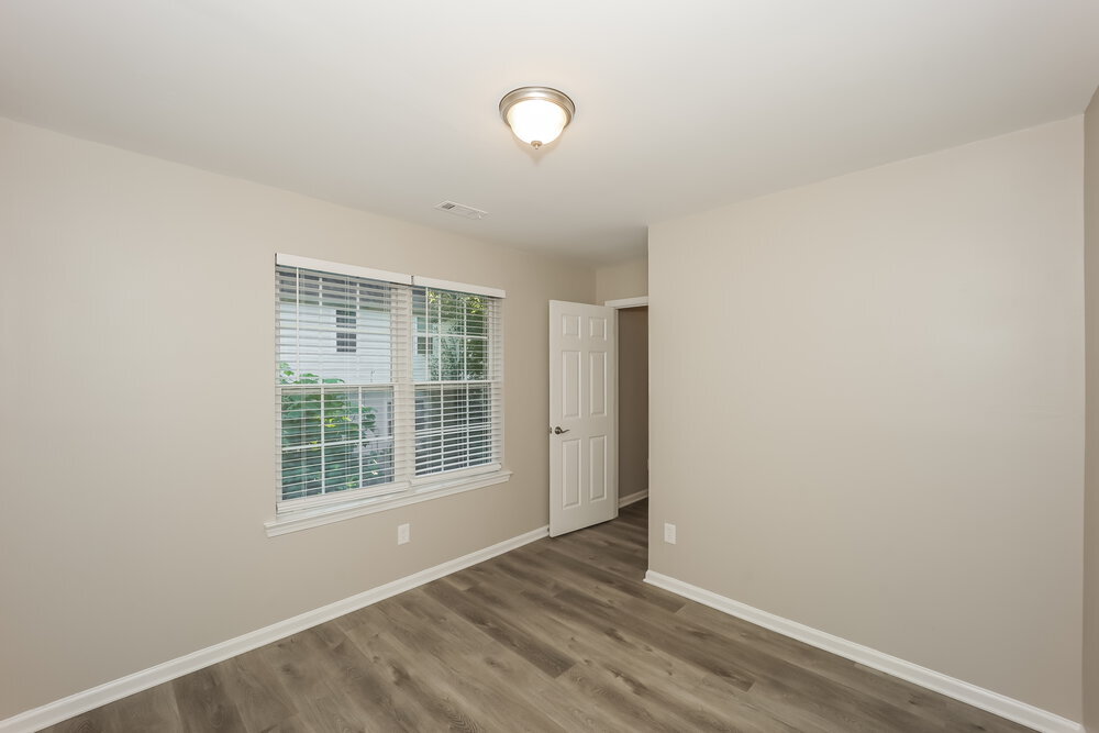 Building Photo - 542 N Fairfield Dr