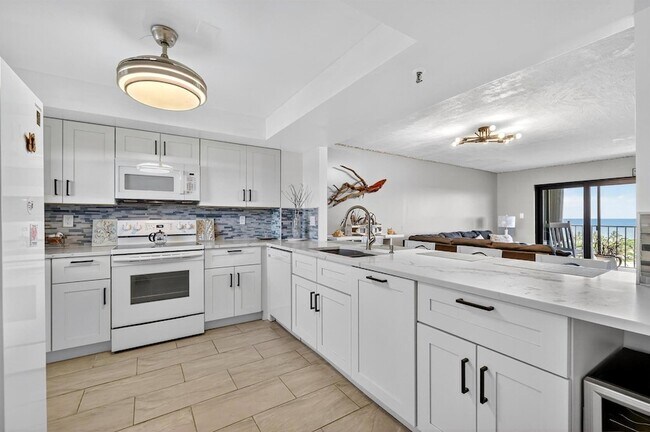 Building Photo - 801 S Ocean Dr