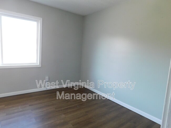 Building Photo - 200 Lewis St