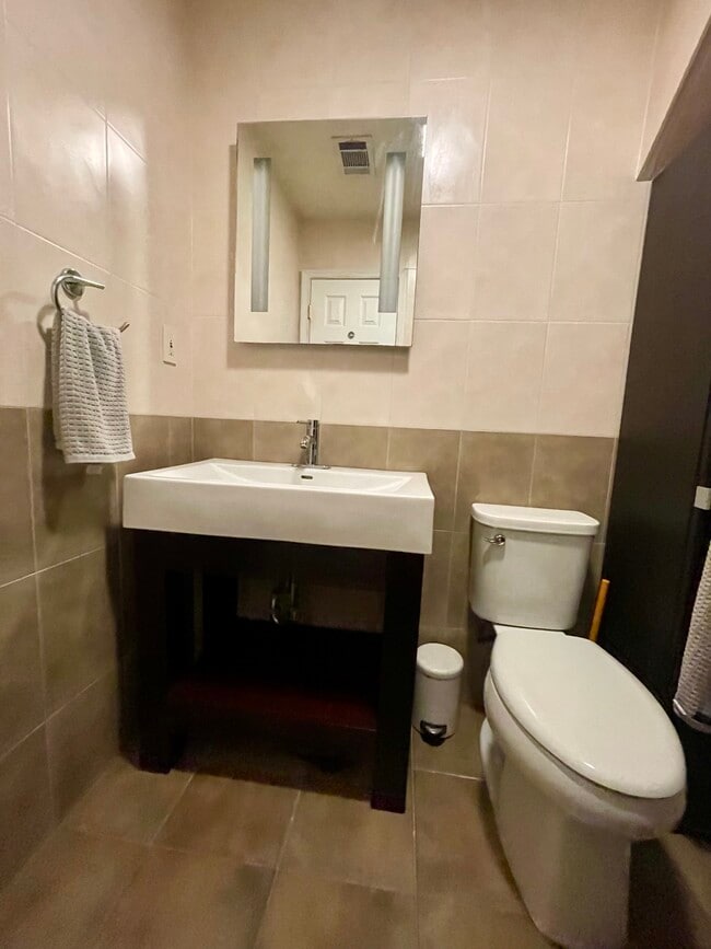 Bathroom #3 w/ rain shower, body sprays, and bathtub - 3814 Usher Ct