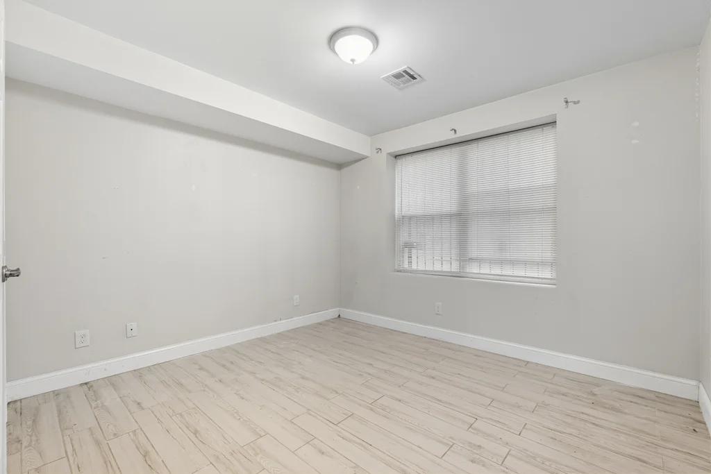 Building Photo - 270 S 20th St