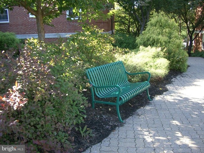 Building Photo - 26 S Old Glebe Rd