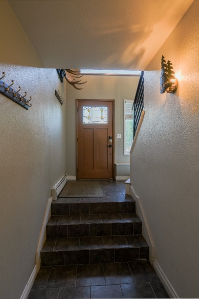 Building Photo - 6701 St Ives Pl
