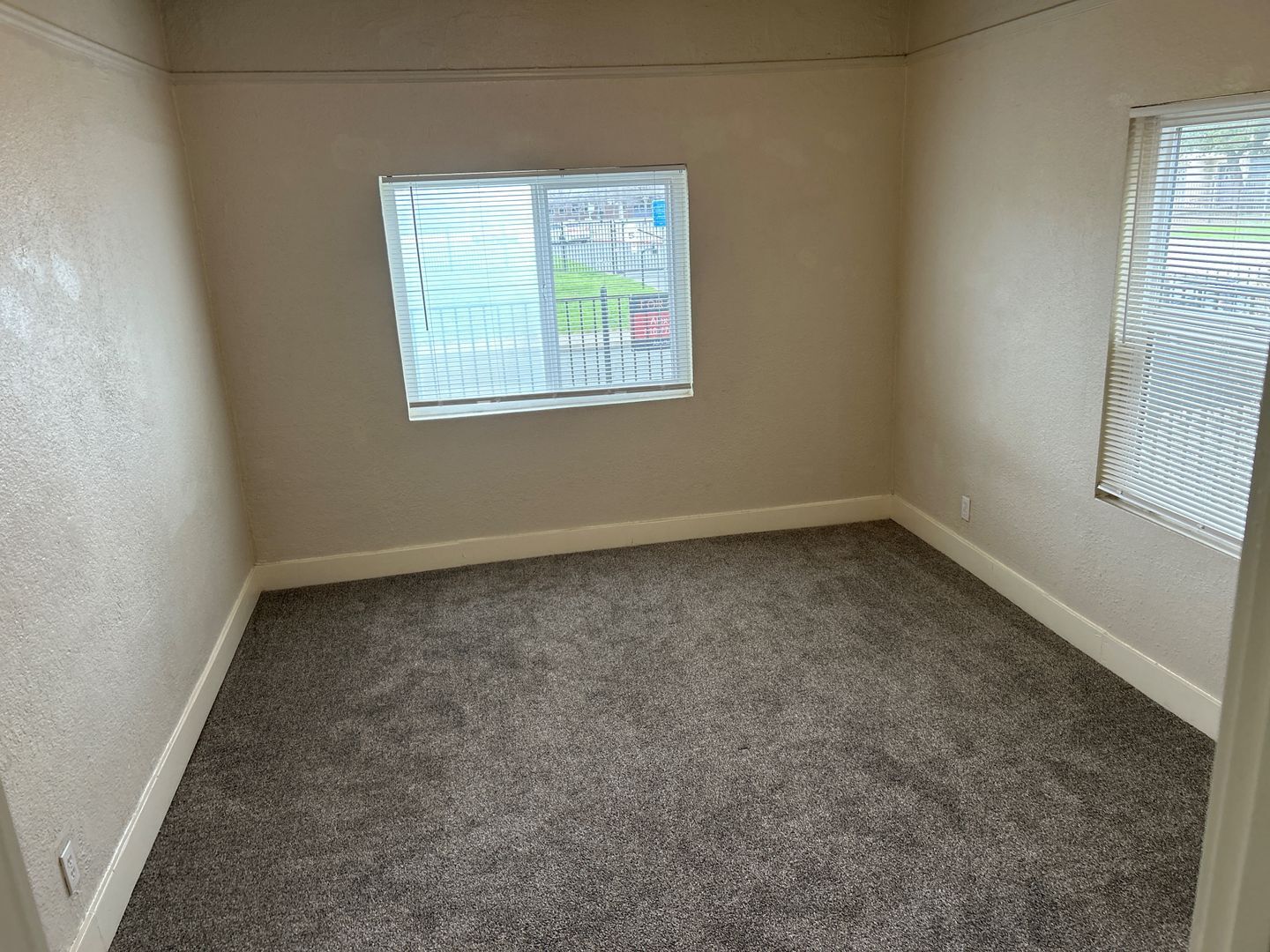 Building Photo - Y Street