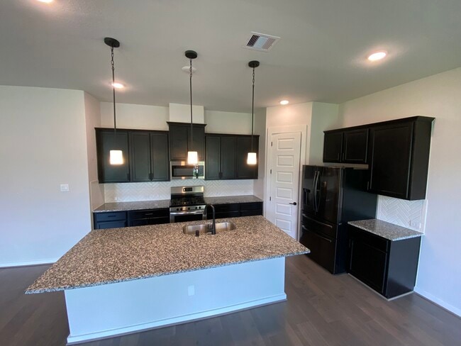 Building Photo - 2103 Pueblito Dr