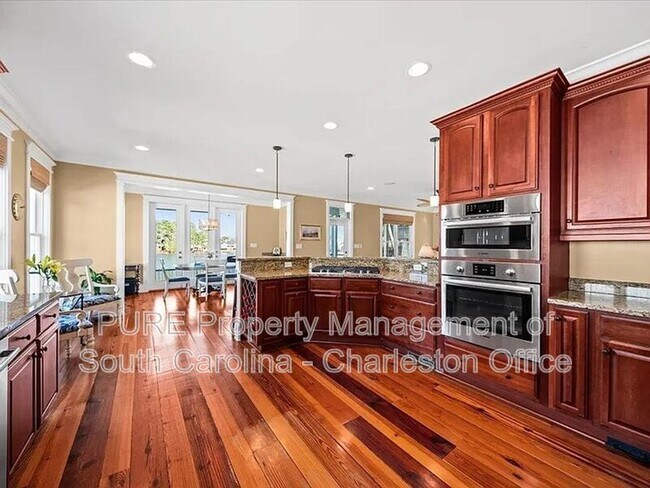 Building Photo - 1597 Rivertowne Country Club Dr