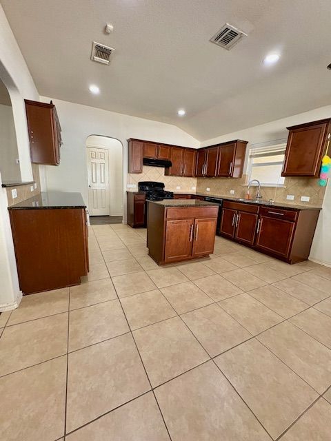 Building Photo - 11124 Friendship Dr