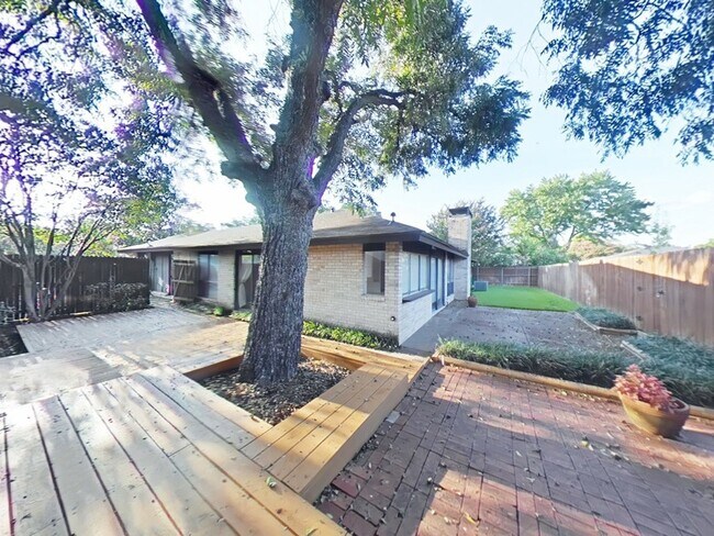 Building Photo - 15706 Havenrock Cir