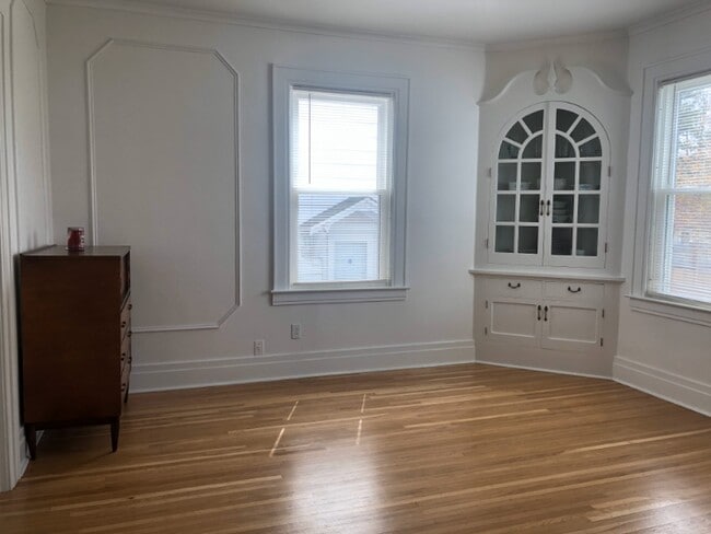 Building Photo - 1804 Storrs Ave