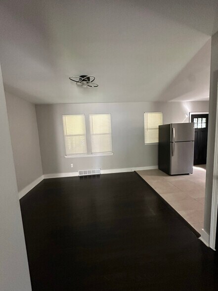 Building Photo - 3828 Nelson Dr