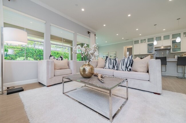Building Photo - Fully Renovated 2 Bed, 2.5 Bath + Den Single Story Home Available NOW in Eastwood Village in Irvine!