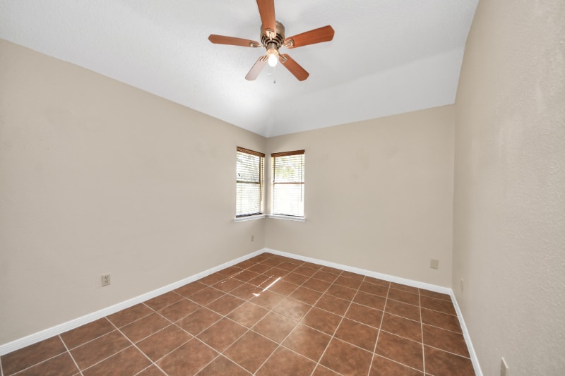 Building Photo - 2102 Rolling Glen Dr