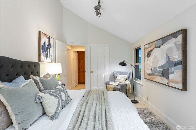Building Photo - 4Bd/1.75Ba Seattle Home
