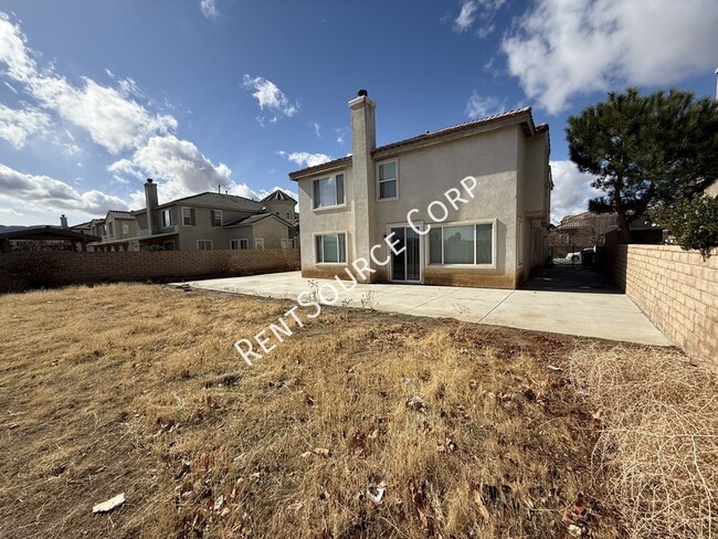 Building Photo - 5 Bedrooms / 3 Bathrooms Two Story Home fo...