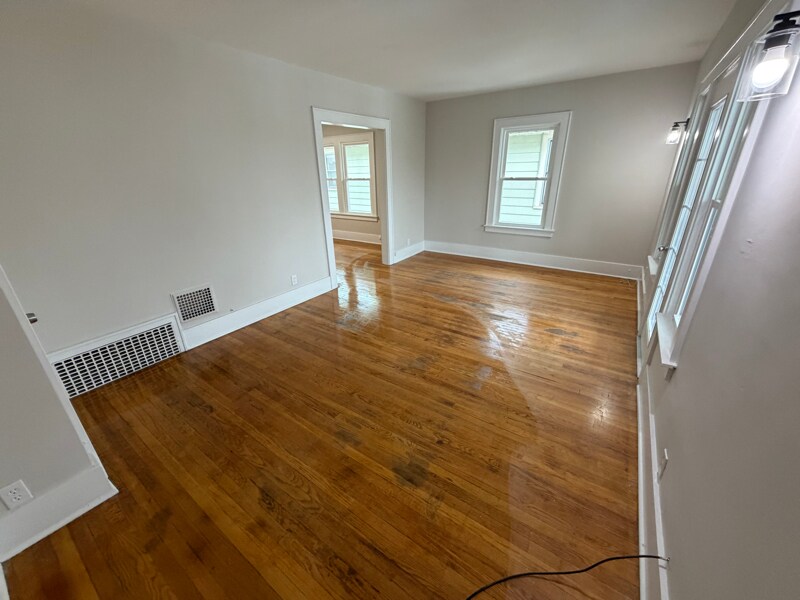 Building Photo - 513-15 Tennyson Ave