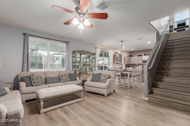 Building Photo - 836 E Constance Wy