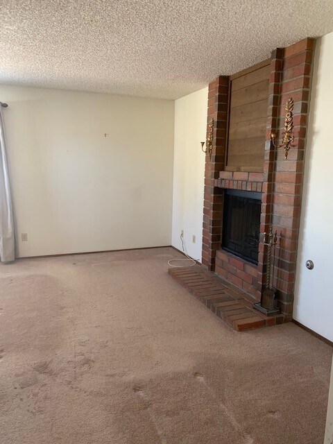 Building Photo - Charming 3 bedroom/2.5 bath Home - Call to schedule an appointment/Repairs in progress - Availabl...